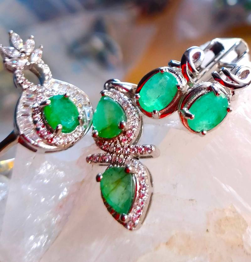 Natürliche Nicht Erhitzte Smaragd 925 Sterling Silber Ohrringe, Ring Und Anhänger von silverandnaturalgems