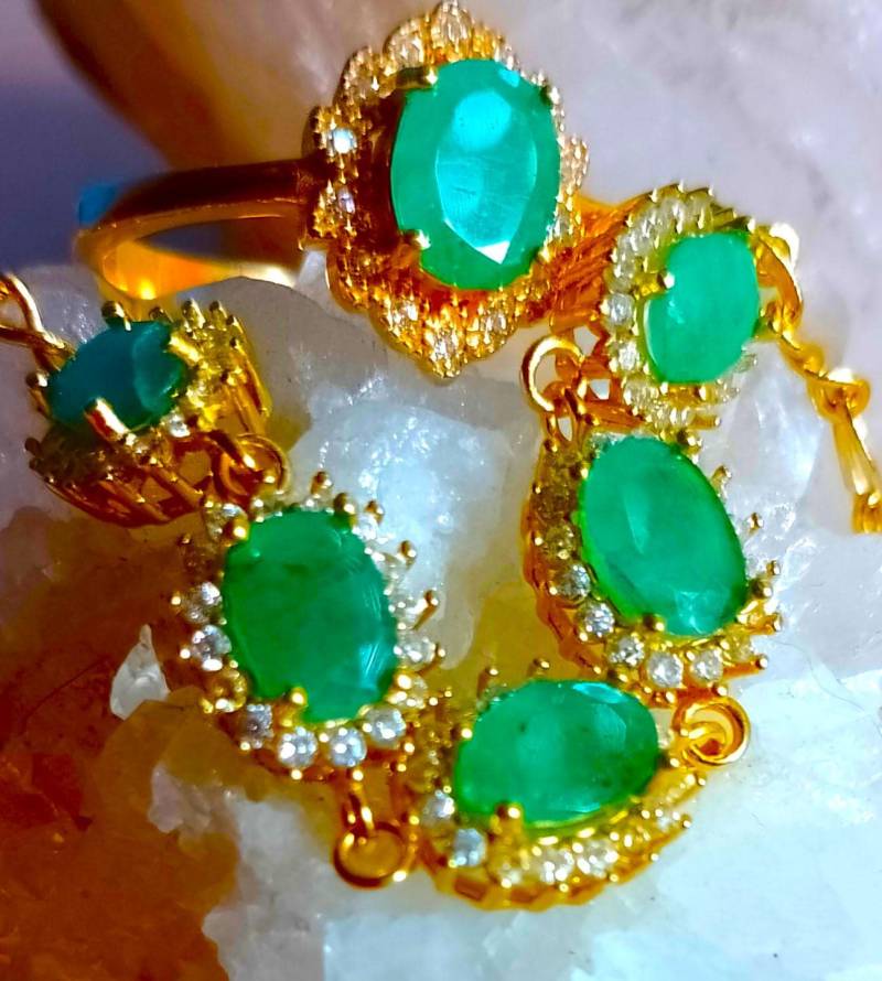 Natürlicher Nicht Erhitzter Smaragd 925Er Silber Sterling Vergoldete Platte Armband Und Ring Größe 8 von silverandnaturalgems