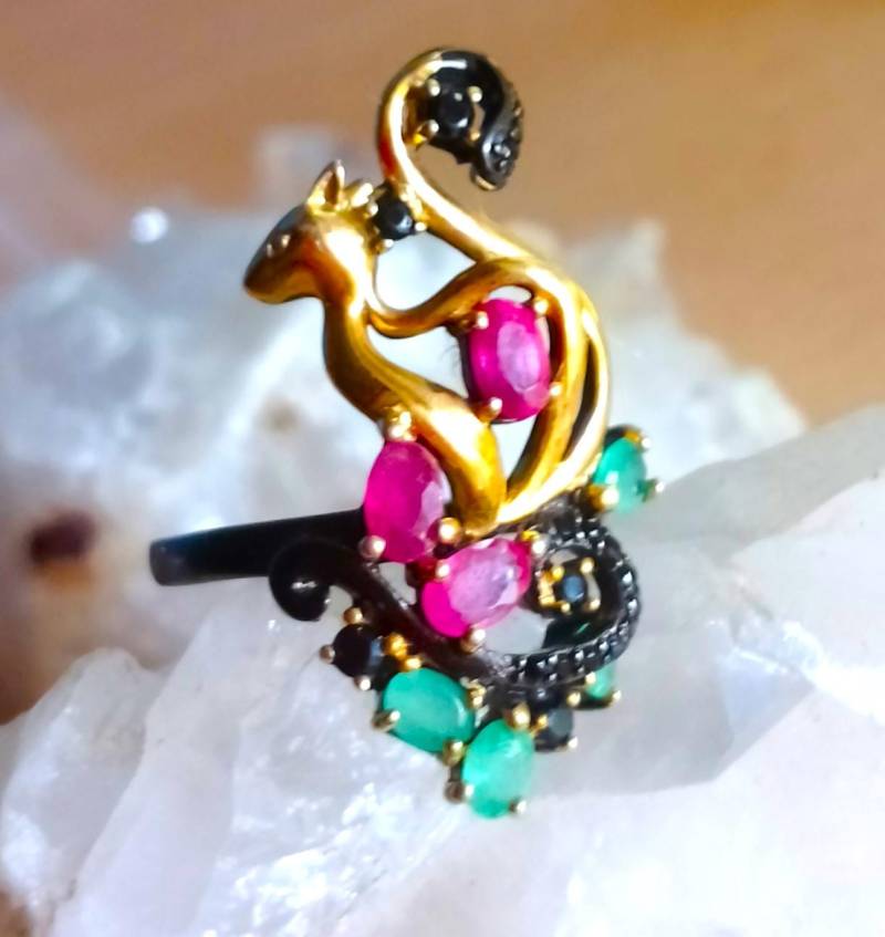 Schöner Känguruh Mit Natürliche Rubin , Smaragd Schwarz Spinell 925 Silber Sterling Rhdoium Platte Ring Size 5 1/2 von silverandnaturalgems