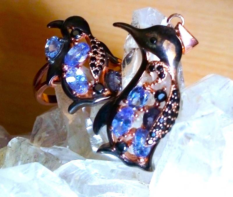 Süße Pinguine Mit Natürlichem Tansanit Und Schwarzem Spinell 925 Silber Rosé Vergoldete Platte Ringgröße 50 Anhänger von silverandnaturalgems