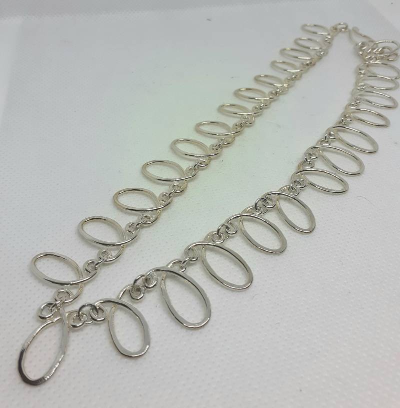 Handgefertigte Sterling Silber Schleife Halskette 43/47cm Lang, Hakenverschluss Und Verlängerungskette Handgefertigte Sterling Silber Schleife Halskette 43/47cm Lang, Hakenverschluss Und Verlängerungskette von silverbinky