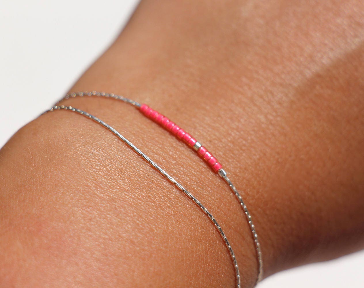 Dünnes Doppelt Gewickeltes Armband, Schlangenkette Aus Massivem 925Er Silber Und Miyuki-Perlen in Fluoreszierendem Pink von silverbirdjewels