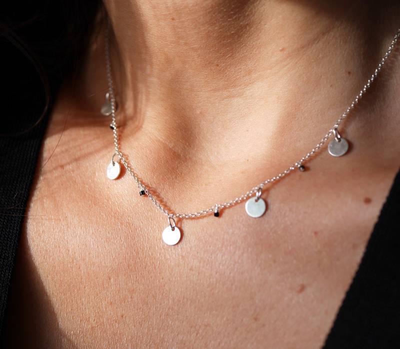Fünf Medaillen Halskette - Silber Massive 925 Silberne Kreise Boho-Chic Boho Scheiben Schwarzen Perlen von silverbirdjewels