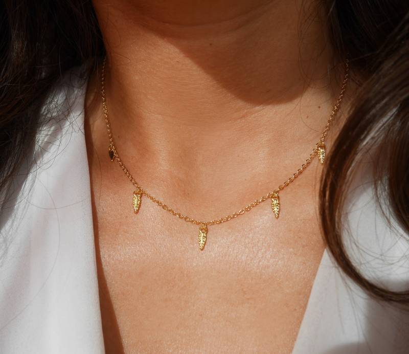 Halskette Fünf Blätter - Mini Gold Vergoldet Baumelt Golden Bohemian-Chic Boho Kragen 5 Goldene Federn Feine von silverbirdjewels