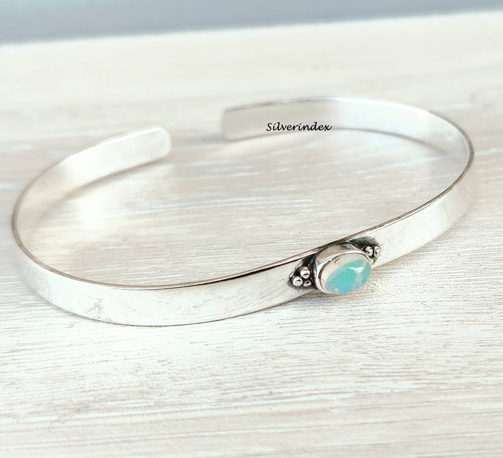 Handgefertigter Armreif Aus Sterlingsilber, Handgefertigt, Frauen-Armbandschmuck, Armband Für Weihnachten, Länge 19, 5 cm Handgefertigter Armreif Aus Sterlingsilber, Handgefertigt, Frauen-Armbandschmuck, Armband Für Weihnachten, Länge 19, 5 cm von silverindex