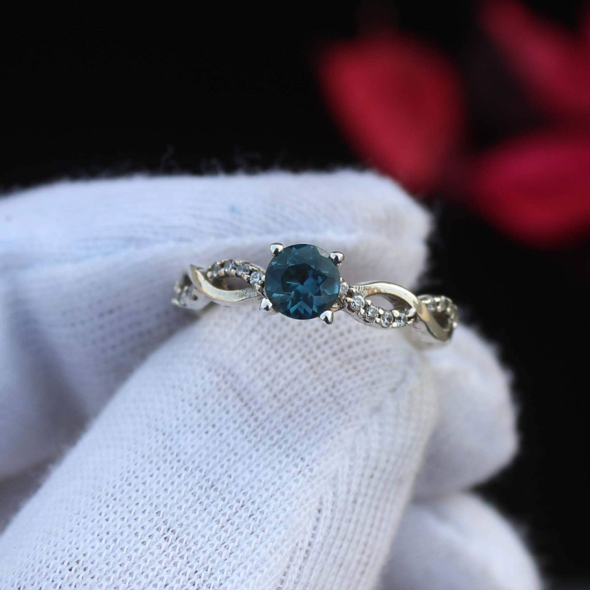 Natürlicher Londoner Blauer Topasring, 5 Mm Echter Topas, Sterling Silber Ring, Zierlich, Versprechen, Jubiläumsring Für Frauen, Muttertagsgeschenk von silverjewellersUSA