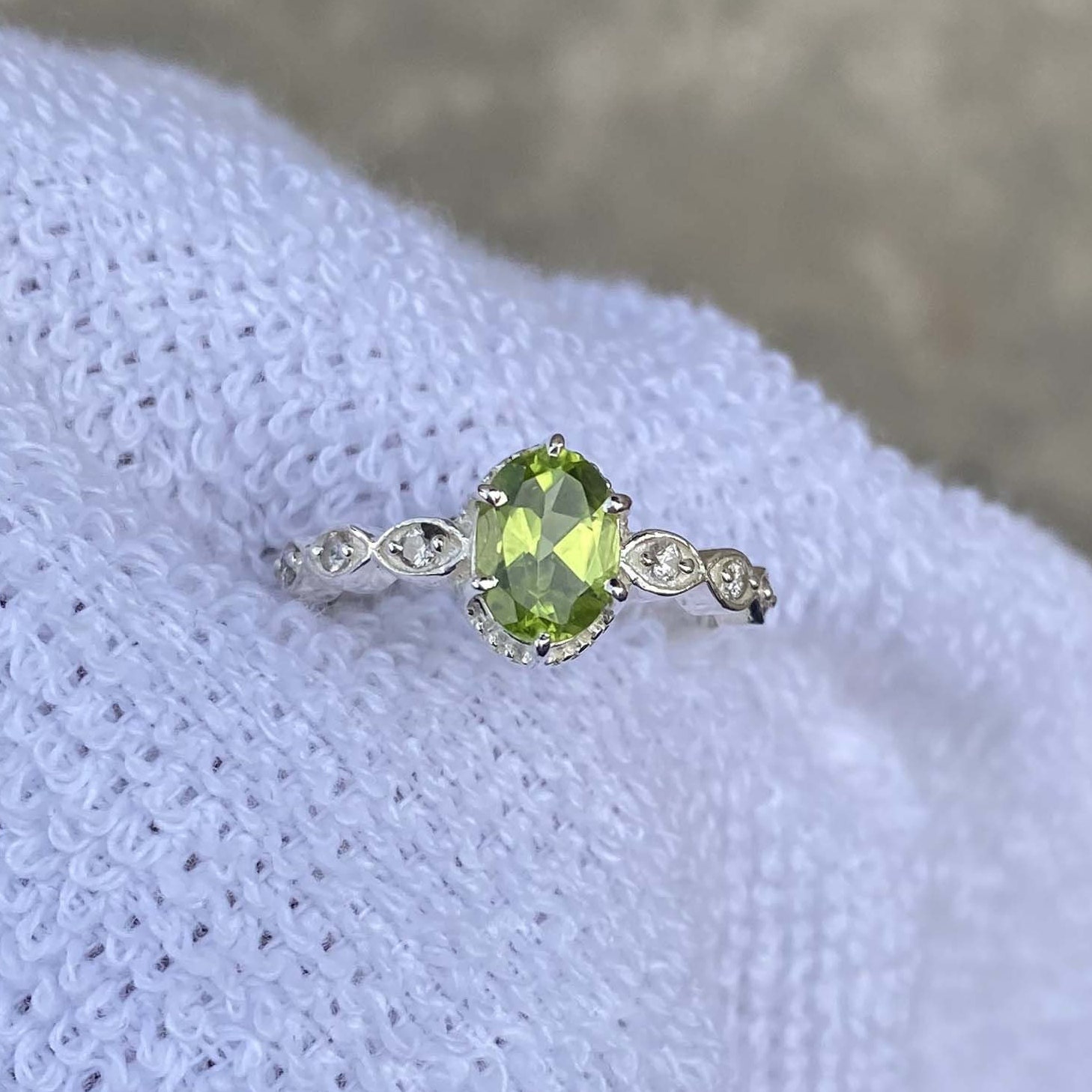 Natürlicher Peridot Ring, Handgemachter 925 Sterling Silber Oval Designer August Birthstone, Versprechen Ring von silverjewellersUSA