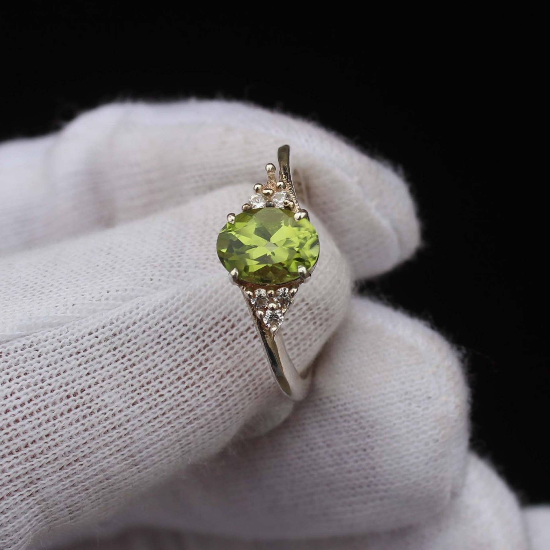 Peridot Ring - Sterling Silber Verlobungsring Grüner Edelstein August Birthstone Jahrestag Geburtstagsgeschenk Für Sie von silverjewellersUSA