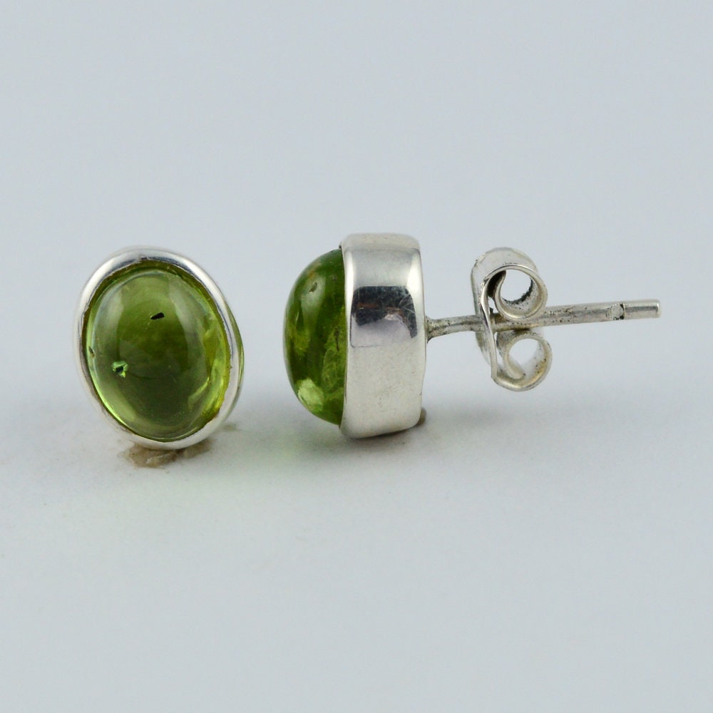 925 Solid Silber Peridot Ohrstecker, August Birthstone Farben Ohrstecker Mit Schraube, Oval Schmuck Ohrringe von silverjewelleryworld
