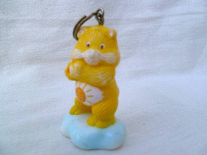 Care Bear Sunshine Schlüsselanhänger 6, 5 cm Groß 1985 Care Bear Sunshine Schlüsselanhänger 6, 5 cm Groß 1985 von silverliningtoys