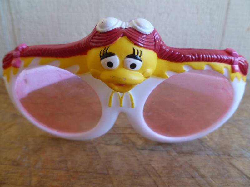 "Mcdonalds Birdie Sunglasses 5 "Wide 1995 Neu in Tasche "Happy Meal Toy"." "Mcdonalds Birdie Sunglasses 5 "Wide 1995 Neu in Tasche "Happy Meal Toy"." von silverliningtoys