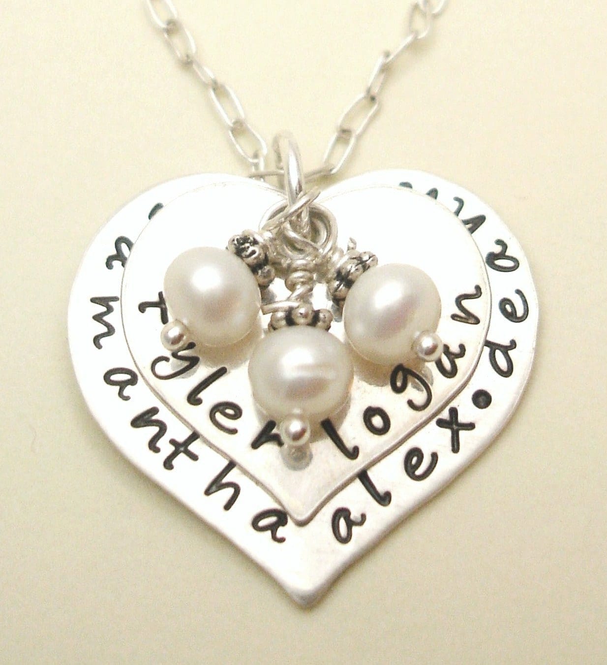 Muttertag Zwei Herzen Liebe Geschichte Halskette... Sterling Silber Personalisiertes Geschenk Für Mutter-Großmutter-Schmuck. Hand Gestempelt Perlen Muttertag Zwei Herzen Liebe Geschichte Halskette... Sterling Silber Personalisiertes Geschenk Für Mutter-Großmutter-Schmuck. Hand Gestempelt Perlen von silverpress