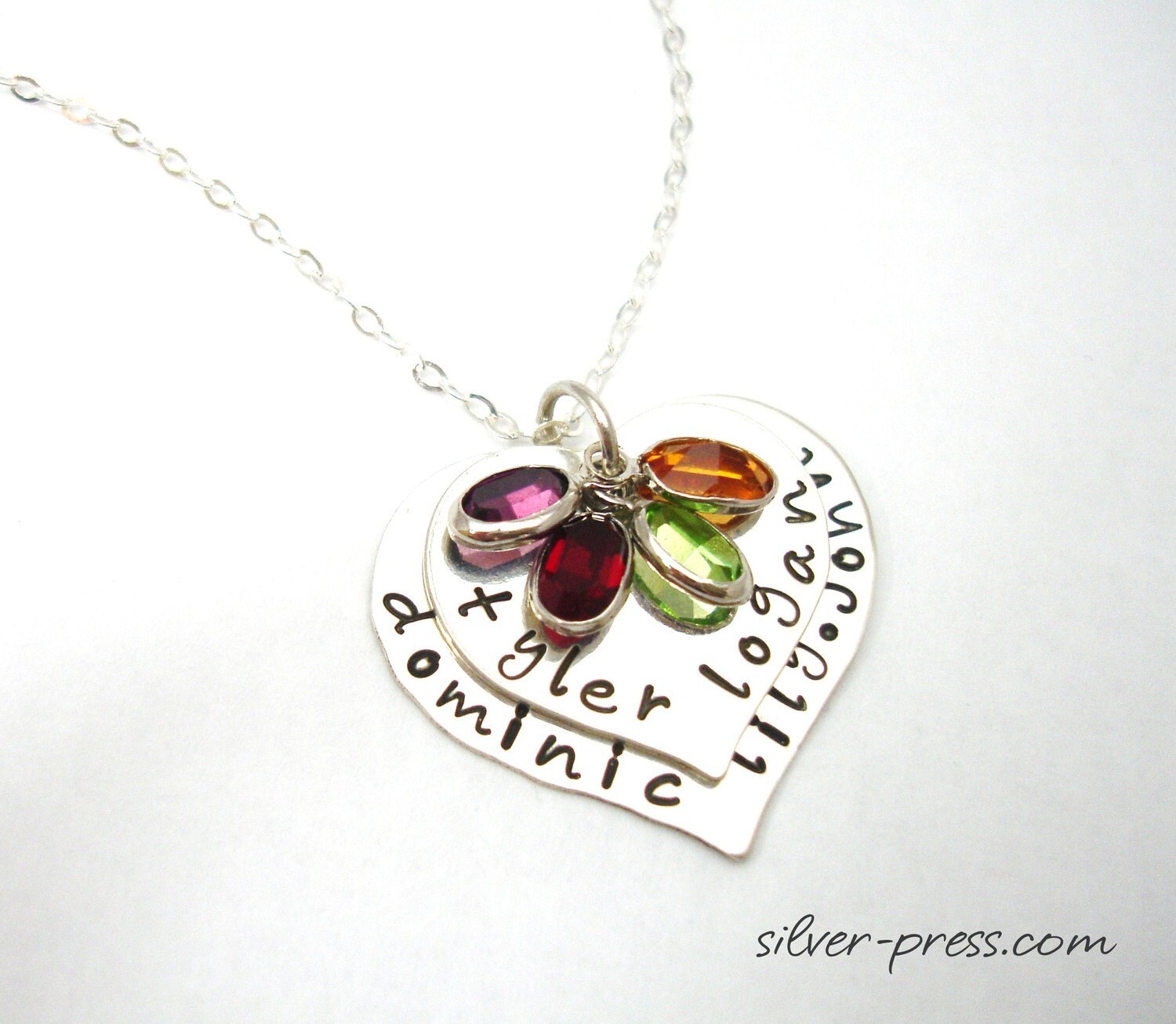 Zwei Herzen-Geschichte Der Familie-Halskette... Sterlingsilber Personalisierte Mütter Schmuck Hand Geprägt Durch Silverpress. Kostenloser Versand Zwei Herzen-Geschichte Der Familie-Halskette... Sterlingsilber Personalisierte Mütter Schmuck Hand Geprägt Durch Silverpress. Kostenloser Versand von silverpress
