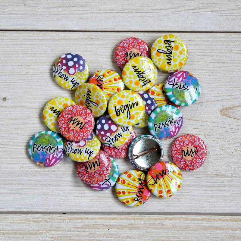 Aktivismus Buttons Show Up, Resist, Rise, Persist - 2, 5 cm Pins Set Mit 25 Knöpfen von silvertreeart