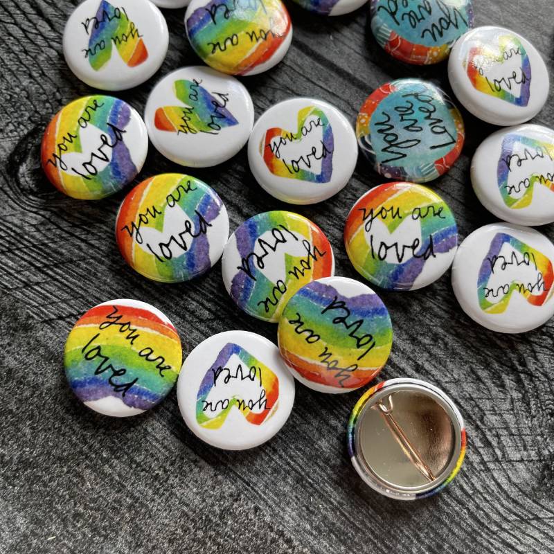 You Are Loved - Regenbogen Set Von 25 2, 5 cm Großen Blessing Buttons Mit Anstecknadel You Are Loved - Regenbogen Set Von 25 2, 5 cm Großen Blessing Buttons Mit Anstecknadel von silvertreeart