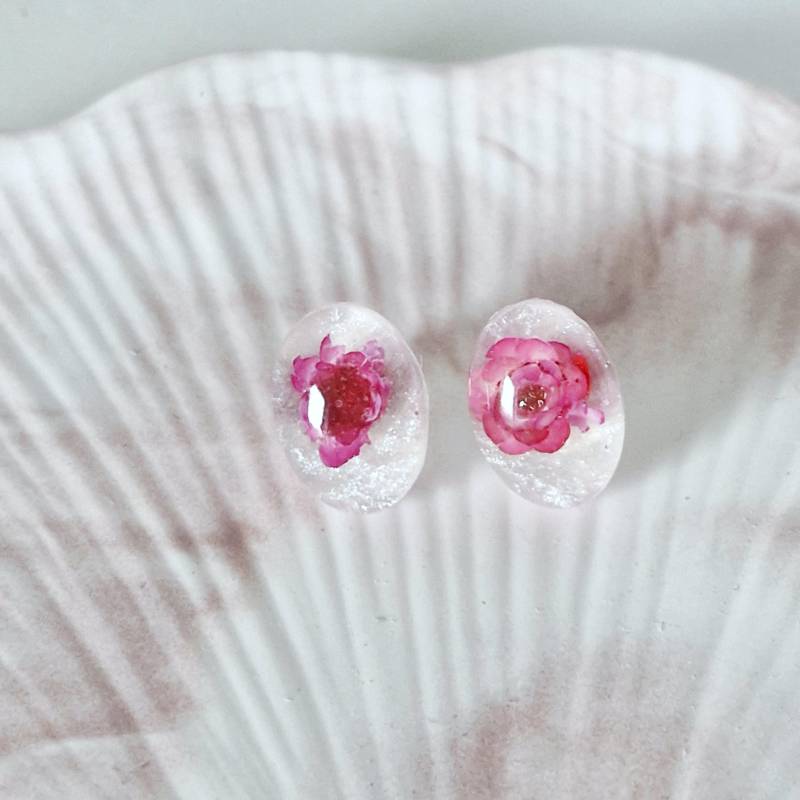 Ovale Ohrstecker Mit Echten Glixia-Blüten Handgefertigter Resin-Schmuck 925 Silber - Natürliche Blumen-Ohrringe, Leicht & Elegant von silvianas