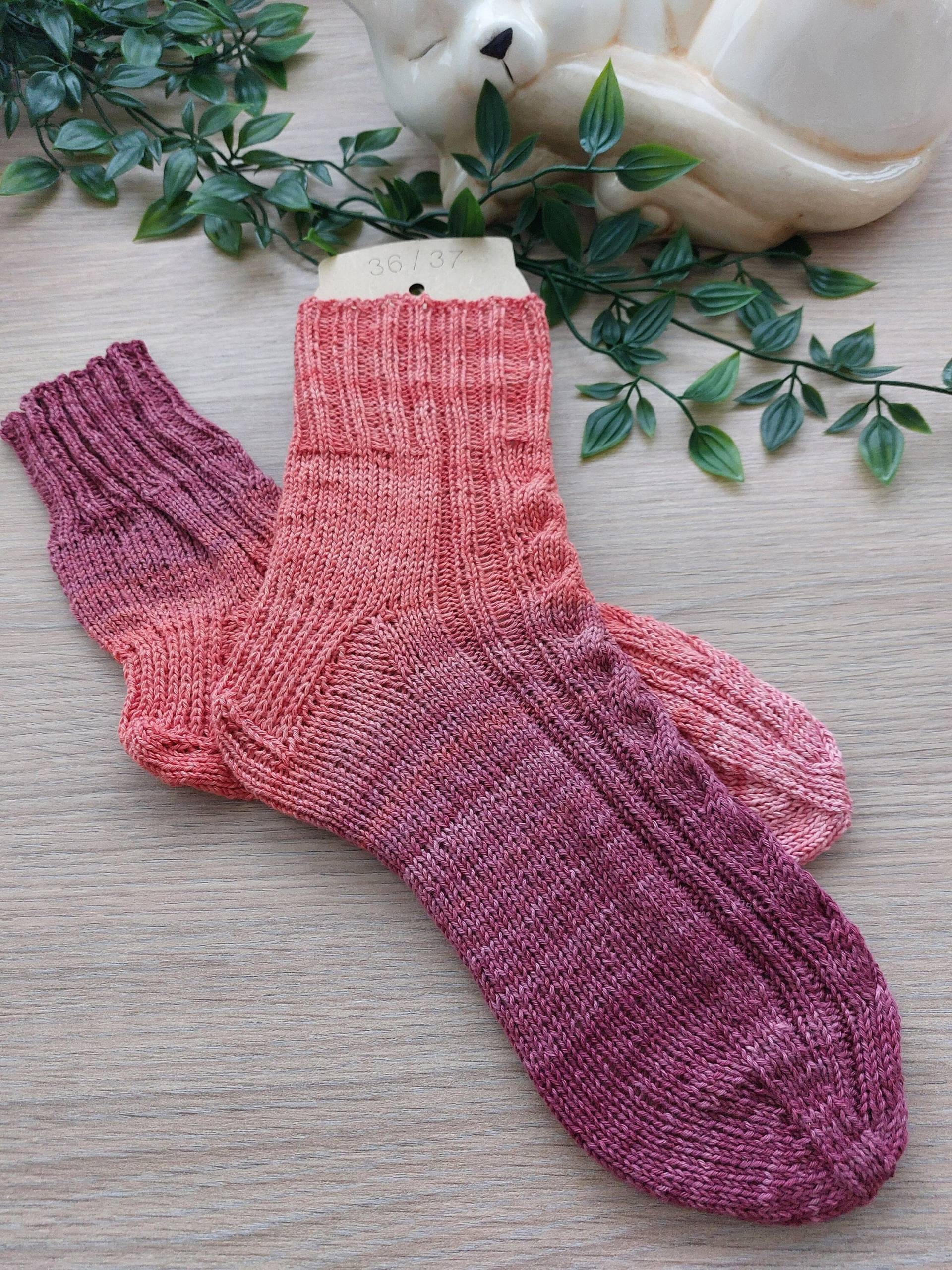 Handgestrickte Socken Aus Baumwolle, Gr. 36/37, Zopfmuster von silviassockenland