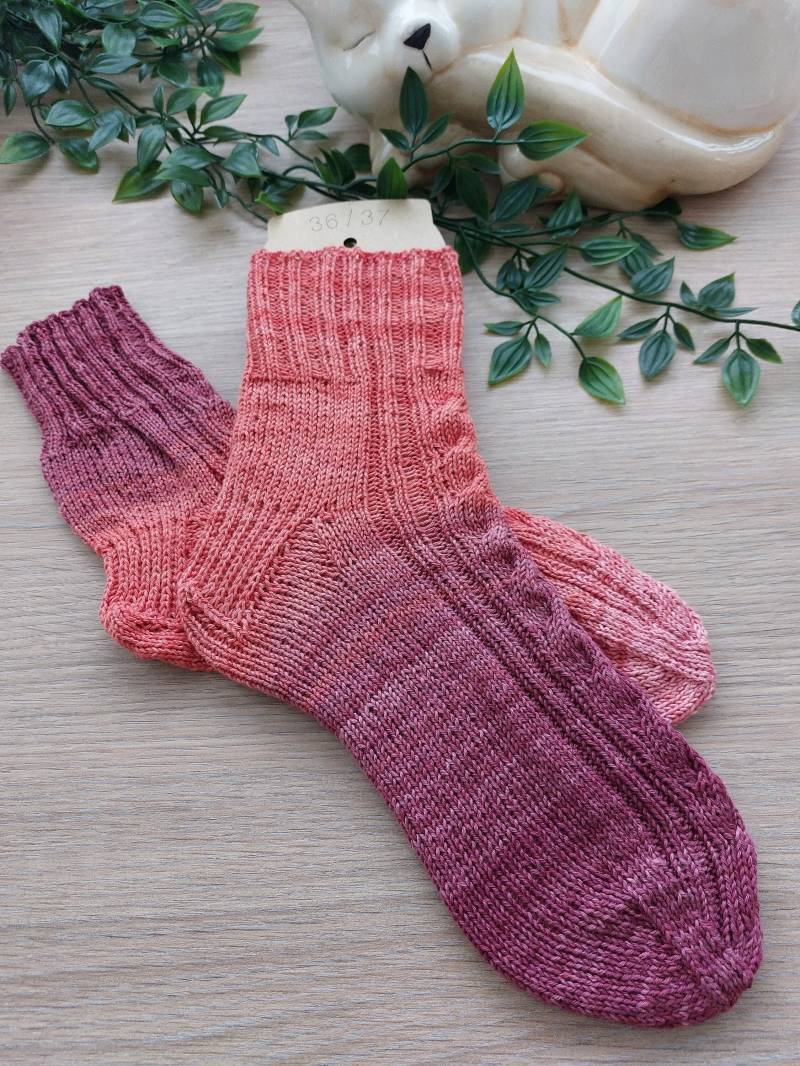 Handgestrickte Socken Aus Baumwolle, Gr. 36/37, Zopfmuster von silviassockenland