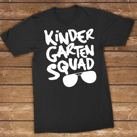 Kinderkader | Kindergartenkader Kindergärtnerin Lustige Lehrerin Back To School, Unisex-Kinder-Shirt von simpleeDmaree