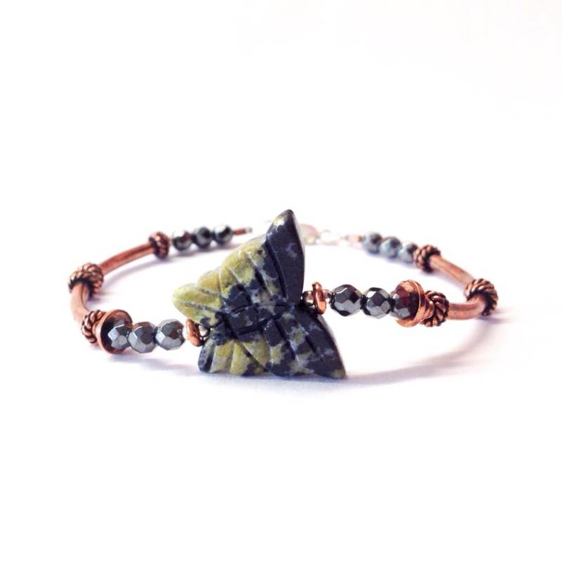 Chartreuse, Schmetterling Charm Kupfer Armband Mit Facettierten Hämatit Stein Perlen - Schmuck Für 7 Jahre Sterling Silber von simplegracesjewelry