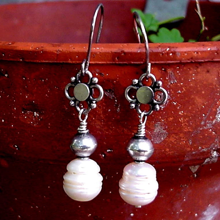 Große Weiße Barocke Süßwasser-Zuchtperlen Ohrringe Mit Sterling Silber Filigree - Perlenschmuck 12Th Jubiläumsgeschenk Juni Geburtstagsgeschenk von simplegracesjewelry