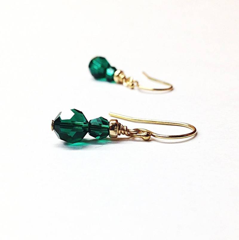 Kleine Smaragd Grüne Kristall Perlen Baumeln Ohrringe Gold - Geschenkidee Zum 15 von simplegracesjewelry