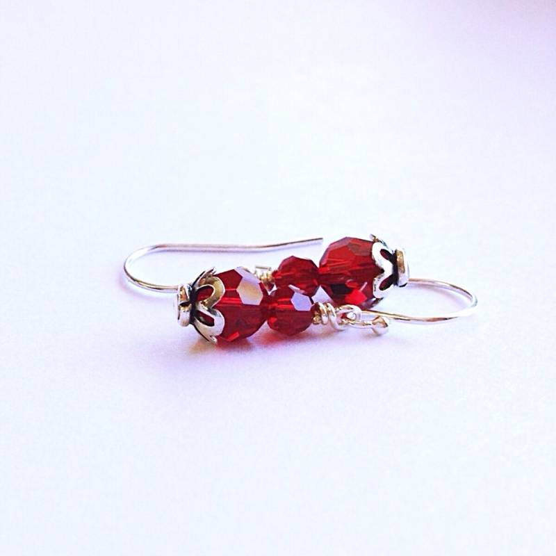 Rote Perlen Ohrringe - Juli Birthstone Schmuck Geburtstag Geschenkidee Siam Rubin Kristall von simplegracesjewelry