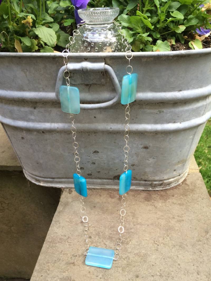 Verkauft Back Order Die "Suzanne" Halskette , Blaue Achat Auf Gold Gefülltoffene Gliedkette Befestigt. Ca. 36". Sterling Knebelverschluss von simplibleu