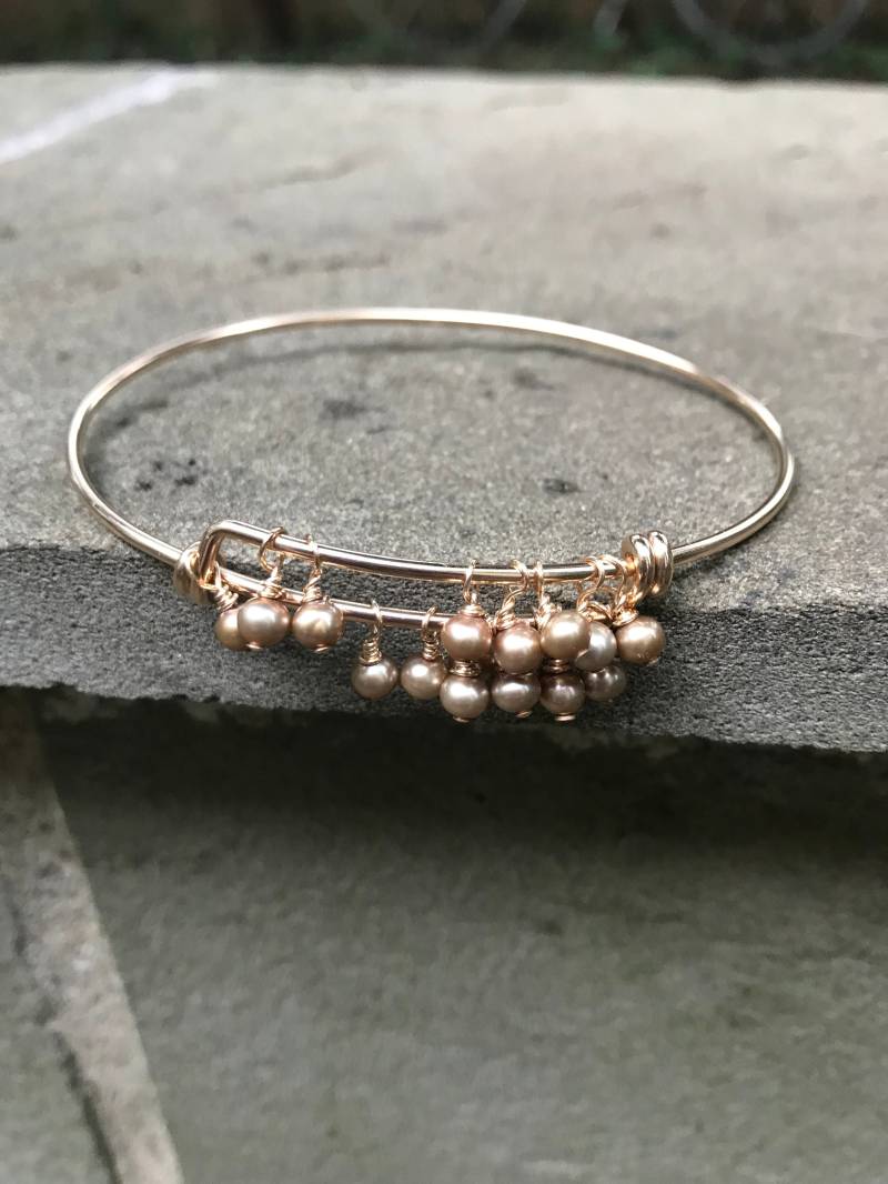 Verkauft Zurück Bestellen Sie Das "Lydia" Armband - Süßwasserperlen Auf Gold Gefüllt Verstellbaren Armreif Befestigt Verkauft Zurück Bestellen Sie Das "Lydia" Armband - Süßwasserperlen Auf Gold Gefüllt Verstellbaren Armreif Befestigt von simplibleu