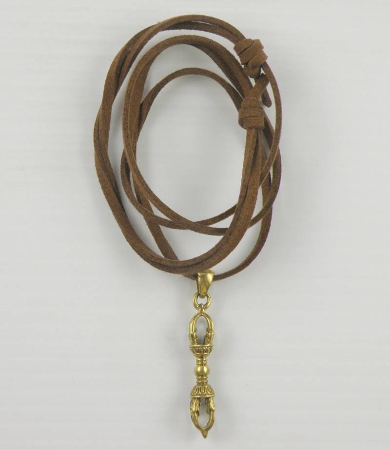 Messing Anhänger Set Auf Einem Braunen Wildleder Halskette Surfer Knot von simplicityforever