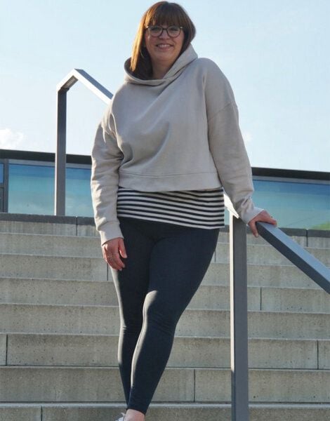 simply love it. Cropped Hoodie aus reiner Bio-Baumwolle simply love it. Cropped Hoodie aus reiner Bio-Baumwolle von simply love it.