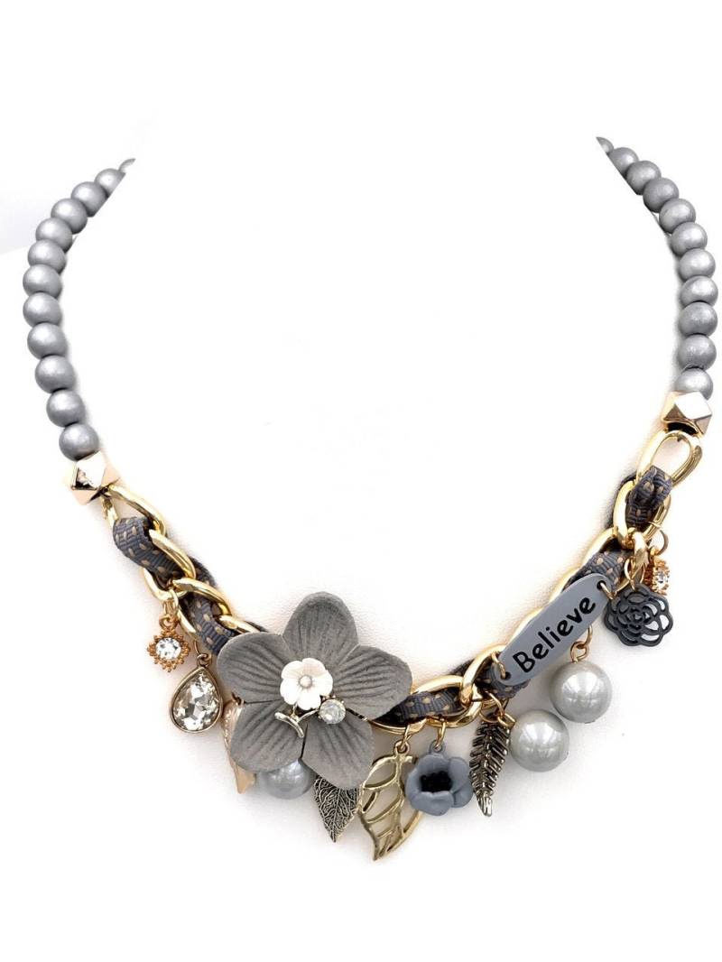 Graue Lätzchen-Halskette Mit Anhängern - Believe 2 Graue Lätzchen-Halskette Mit Anhängern - Believe 2 von simplyujewelrydesign
