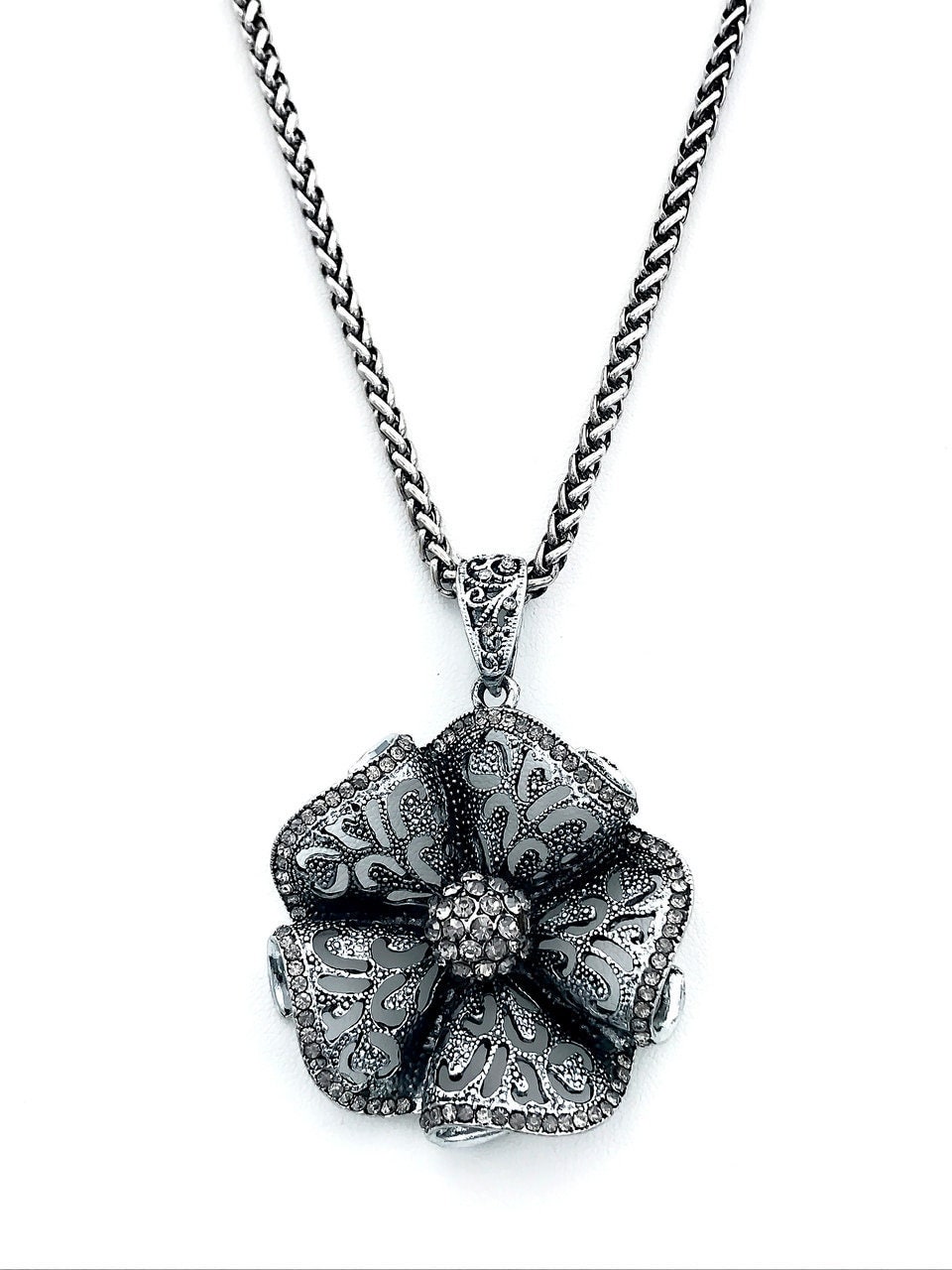 Vintage Silber Blume Strass Lange Halskette Vintage Silber Blume Strass Lange Halskette von simplyujewelrydesign