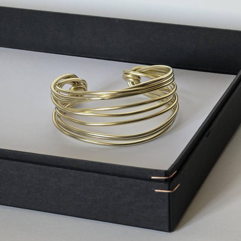 Manschettenarmband - Goldenes Aluminium, Manschette, Modern, Geschenkidee Für Mama, Freundin, Lehrerin, Beste Freundin. Brautjungfern. Sehr Leicht Manschettenarmband - Goldenes Aluminium, Manschette, Modern, Geschenkidee Für Mama, Freundin, Lehrerin, Beste Freundin. Brautjungfern. Sehr Leicht von sinergiemilano