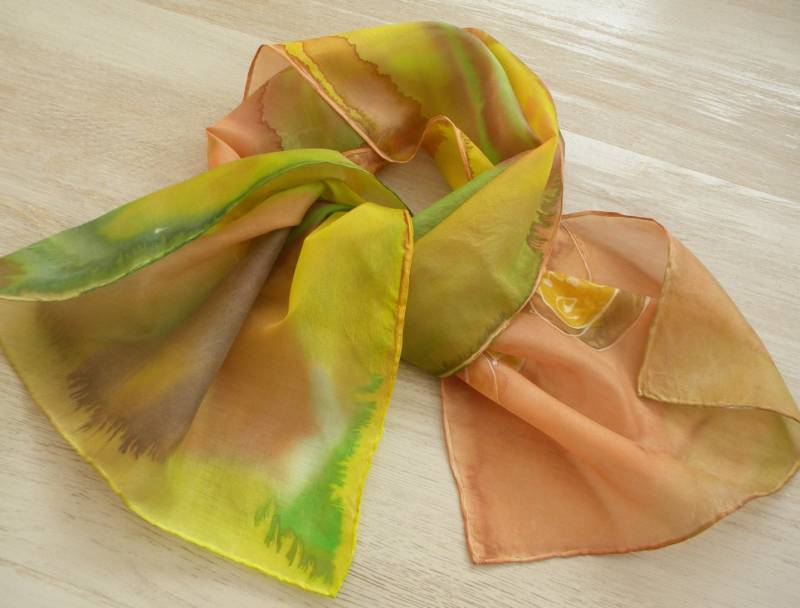 Seidenschal Handbemalt Gelb, Sand, Grün Tragbare Kunst Seidenschal Handbemalt Gelb, Sand, Grün Tragbare Kunst von singingscarves