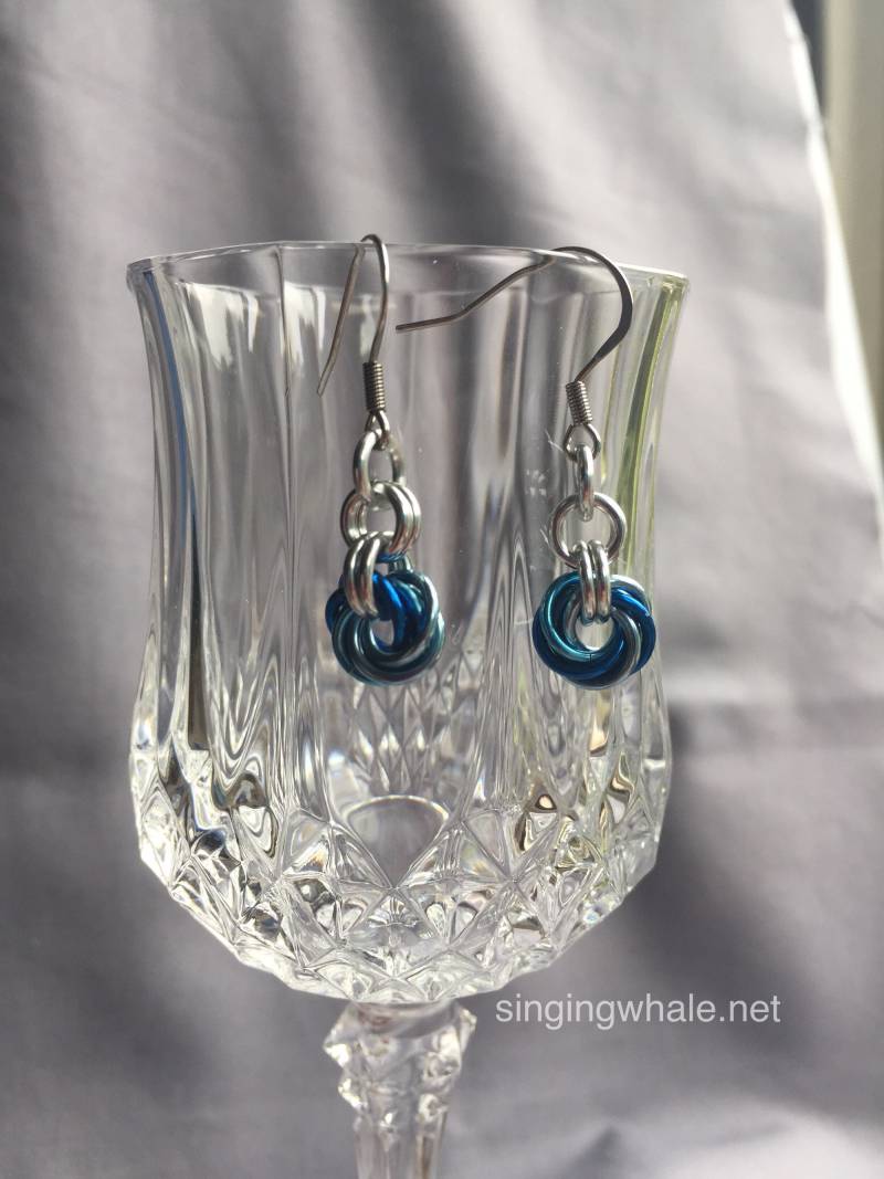 Blue Wave Mobius Chainmaille Ohrringe - Symbol Für Demokratie, Abstimmungsschmuck, Erhalten Sie Die Stimme, Gotv, Wähler, Demokratie von singingwhale