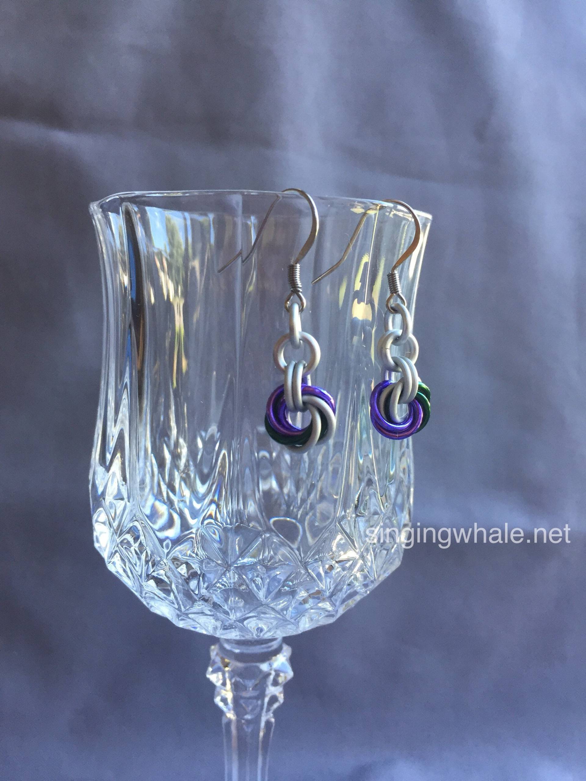 Genderqueer Mobius Chainmaille Ohrringe Genderqueer Mobius Chainmaille Ohrringe von singingwhale