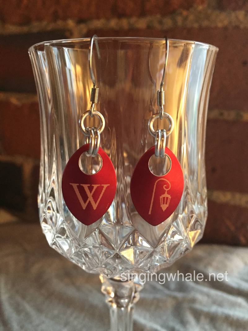 Wellesley College Kettenhemd Schuppen Ohrringe - Rot Wellesley College Kettenhemd Schuppen Ohrringe - Rot von singingwhale