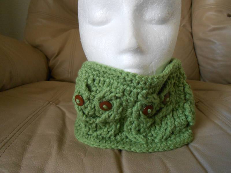 Handgemachte Gestrickte Eule, Weise Grün Acryl, Knopf Akzent Handgemachte Gestrickte Eule, Weise Grün Acryl, Knopf Akzent von sissy5966