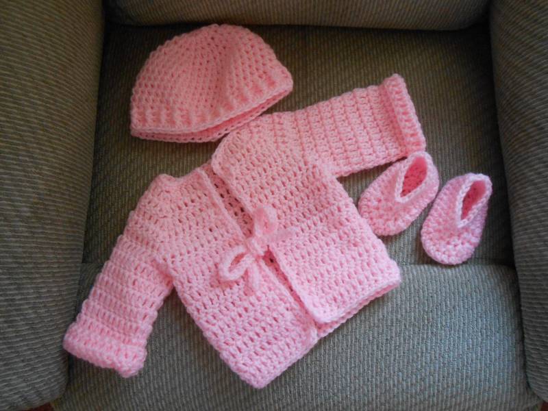 Gehäkelter Baby Pullover Set Rosa Acryl, Mütze Und Schühchen von sissy5966