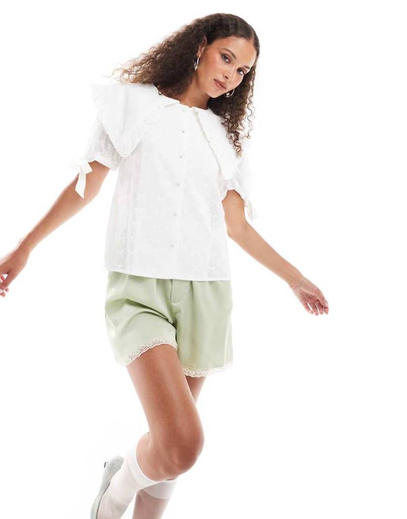 Sister Jane - Bluse in Weiß mit übergroßer Schleife von sister jane