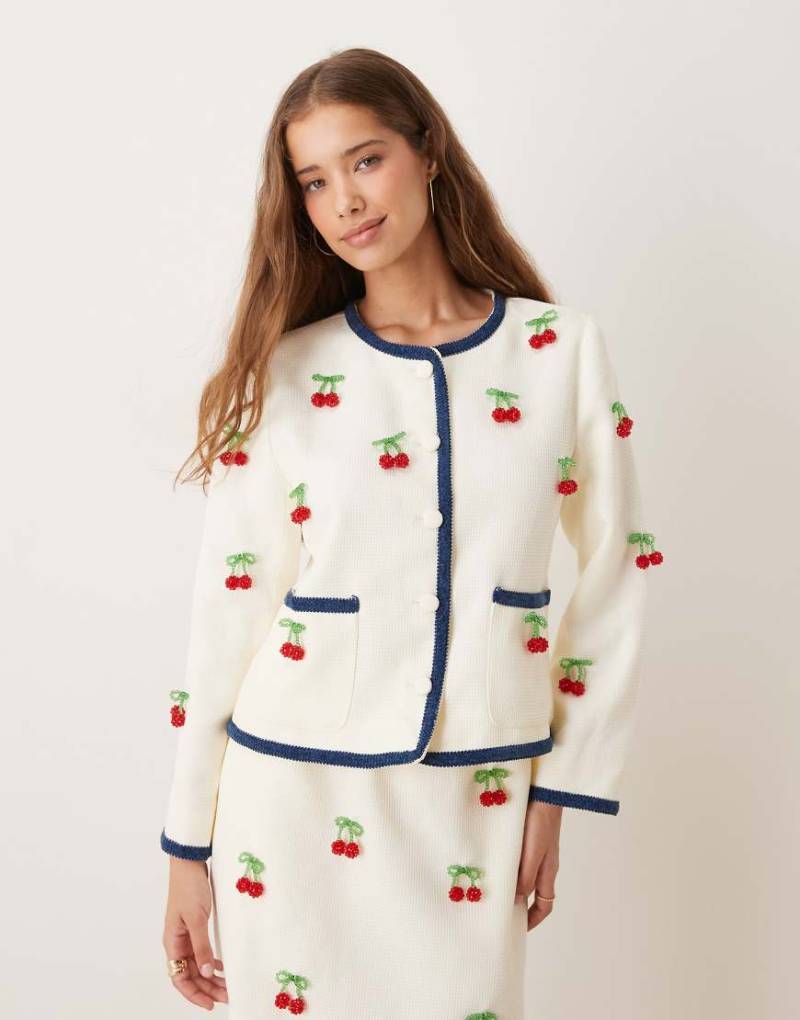 Sister Jane - Jacke aus Tweed in Cremeweiß mit Kirschenverzierung, Kombiteil von sister jane