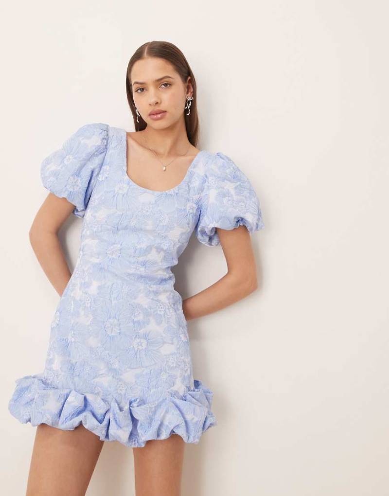 Sister Jane - Jacquard-Minikleid in Babyblau mit Ballonsaum und Blumenmuster von sister jane