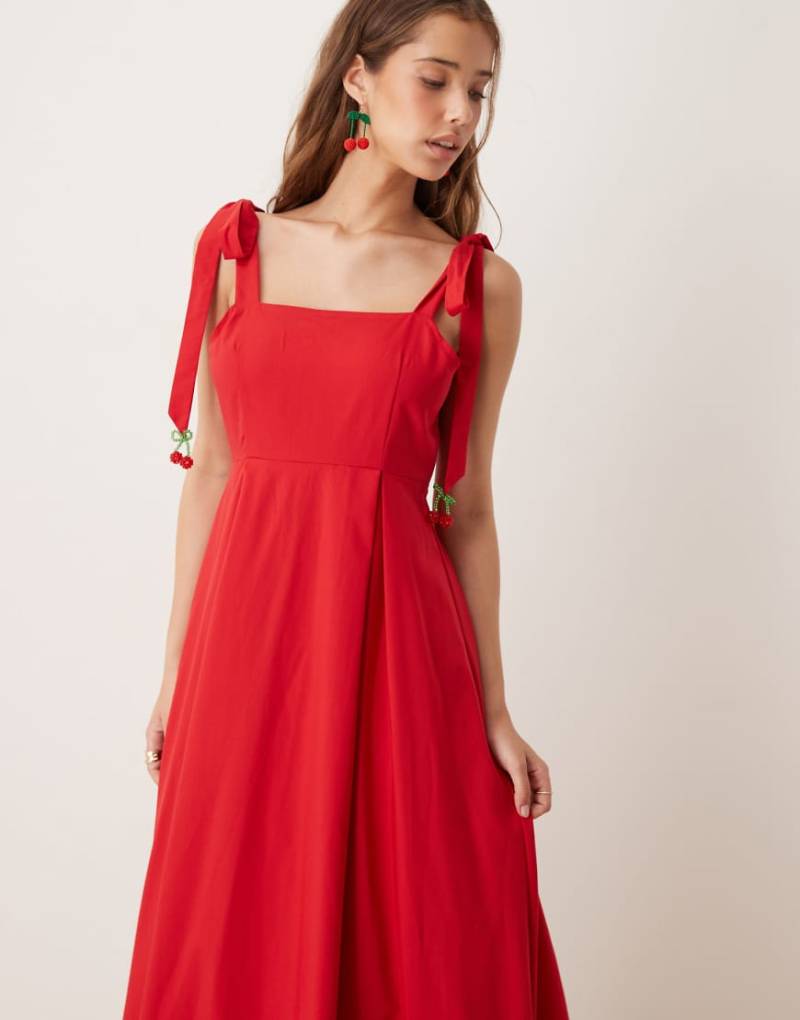 Sister Jane - Midaxikleid in Rot mit Schleifendetail an der Schulter von sister jane