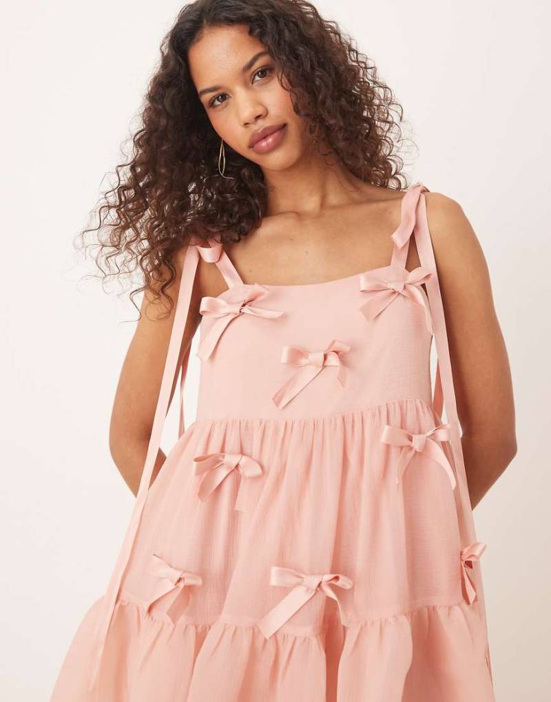 Sister Jane - Midikleid in Babyrosa mit Schleifenverzierung von sister jane