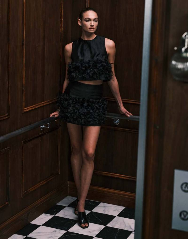 Sister Jane - Plume - Minirock aus Organza in Schwarz mit 3D-Blumenapplikationen, Kombiteil von sister jane