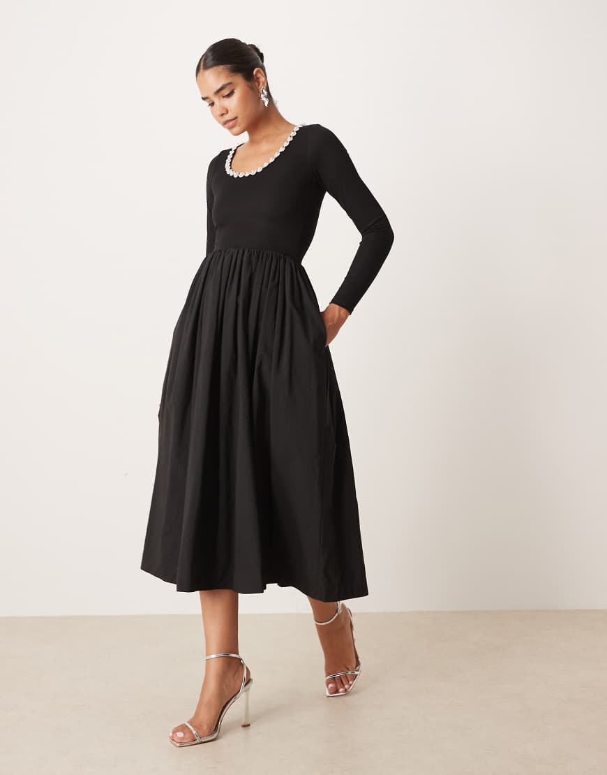 Sister Jane - Verziertes Midikleid aus geripptem Jersey-Mix in Schwarz mit weitem Rock und U-Ausschnitt von sister jane