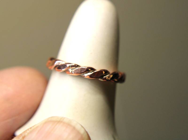 Gedrehter Kupferdraht Ring Größe 6.5 Gedrehter Kupferdraht Ring Größe 6.5 von sistersilver