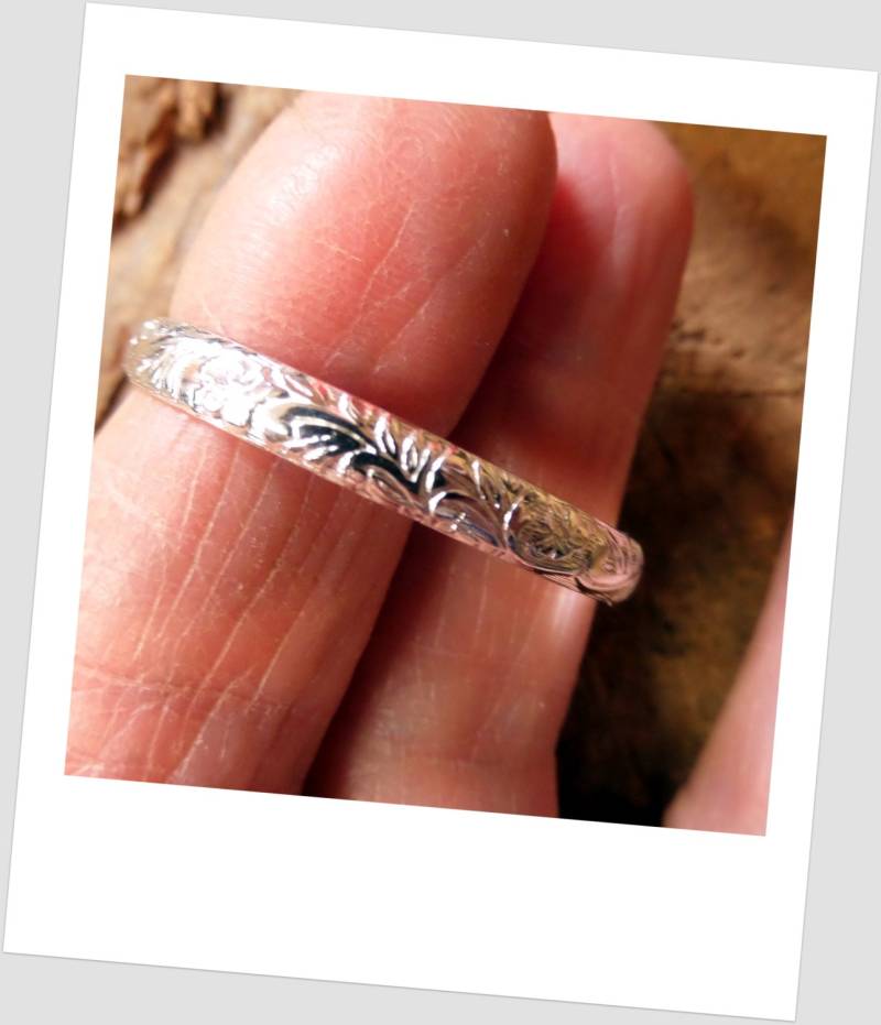 Neugeborenen Manschette Aus Sterling Silber Mit Blumen Und Blätter Muster Neugeborenen Manschette Aus Sterling Silber Mit Blumen Und Blätter Muster von sistersilver