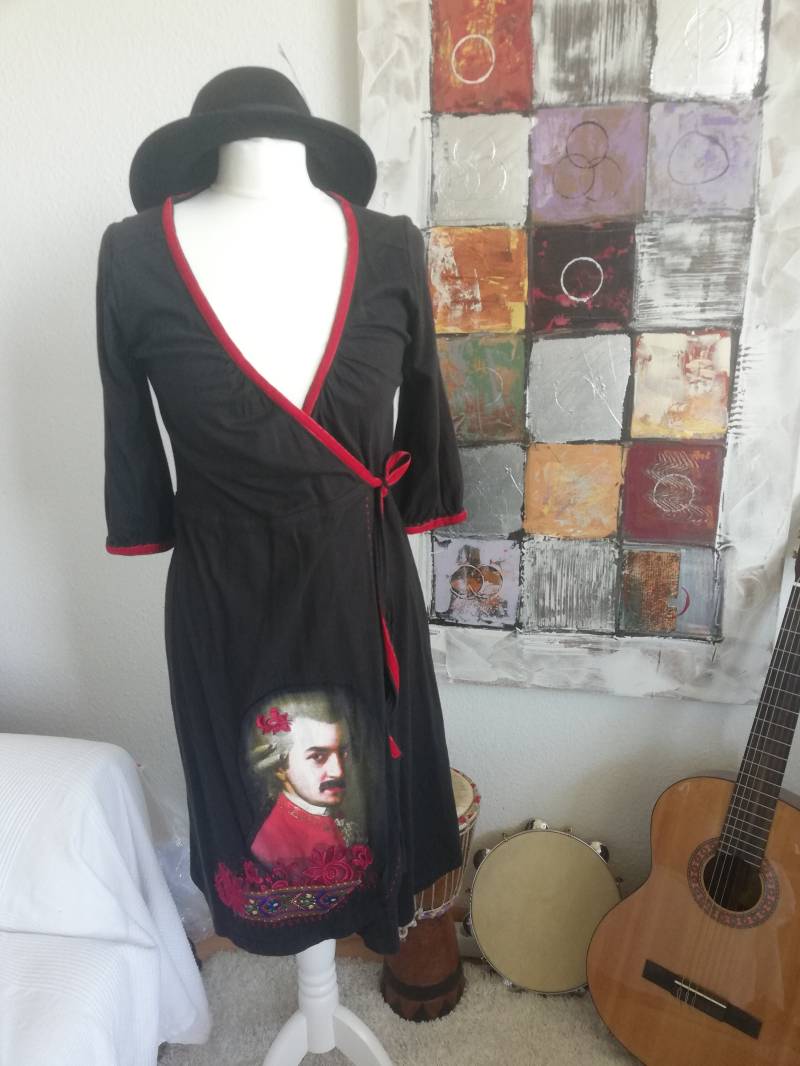 Upcycled Wickel-Kleid Schwarz M. Borte/M/Originell/Außergewöhnlich/Einzigartig/Nachhaltig/Slow Zero Waste Fashion/Festival Hippie/Handmade Upcycled Wickel-Kleid Schwarz M. Borte/M/Originell/Außergewöhnlich/Einzigartig/Nachhaltig/Slow Zero Waste Fashion/Festival Hippie/Handmade von siterrafashion